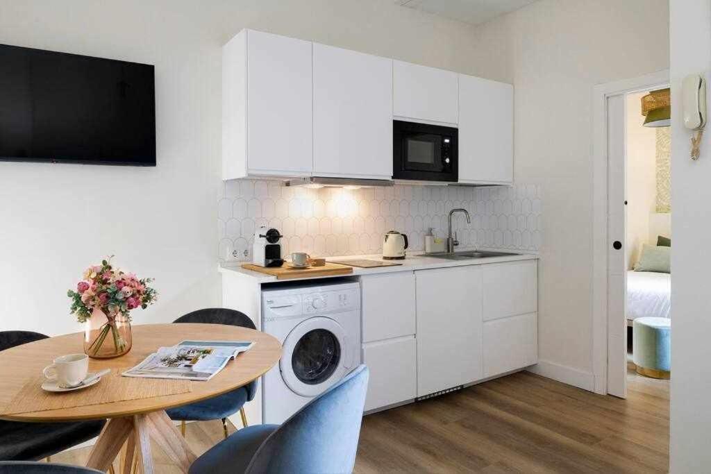Monkeys Apartments San Roman Deluxe Sevilla Bagian luar foto